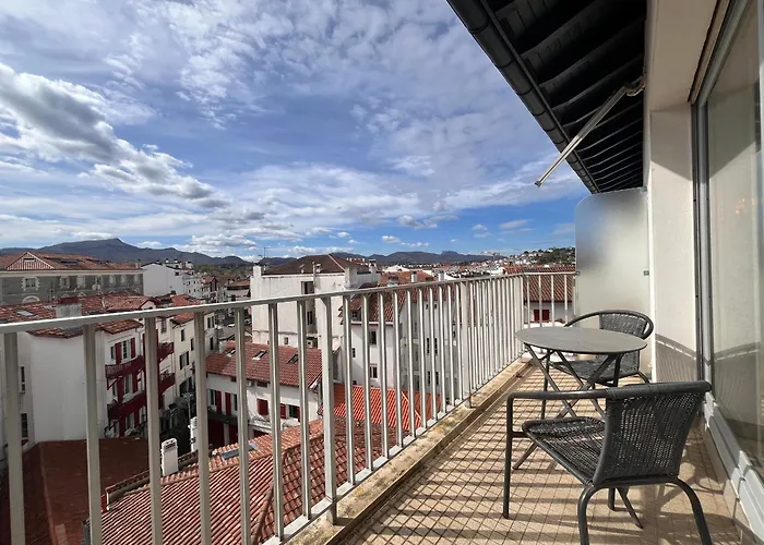 Coeur De Saint-Jean-De-Luz : Appartement Lumineux Avec Balcon, Proche Plage Et Commerces - Fr-1-239-1079