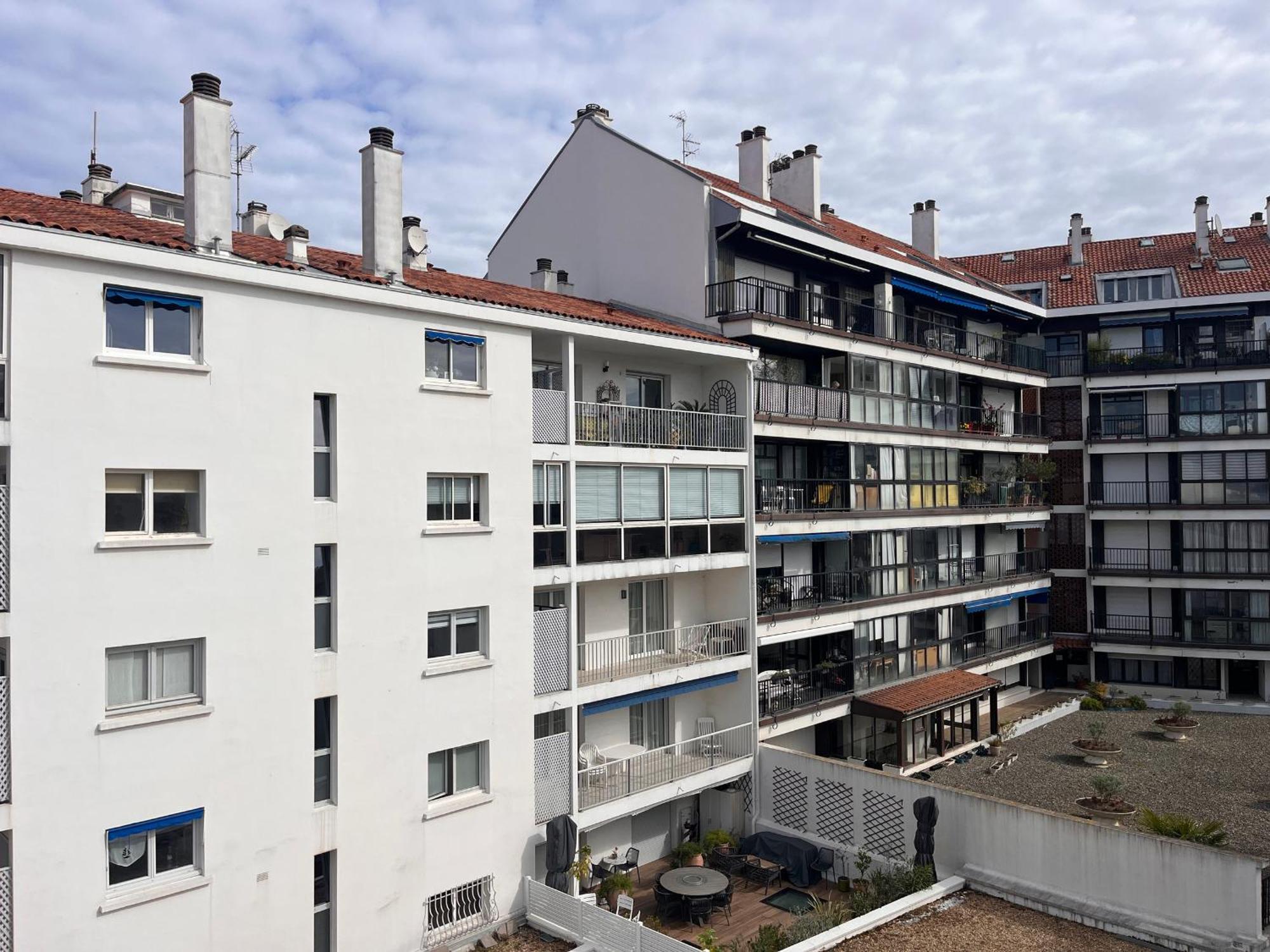 Coeur De : Lumineux Avec Balcon, Proche Et Commerces - Fr-1-239-1079 *