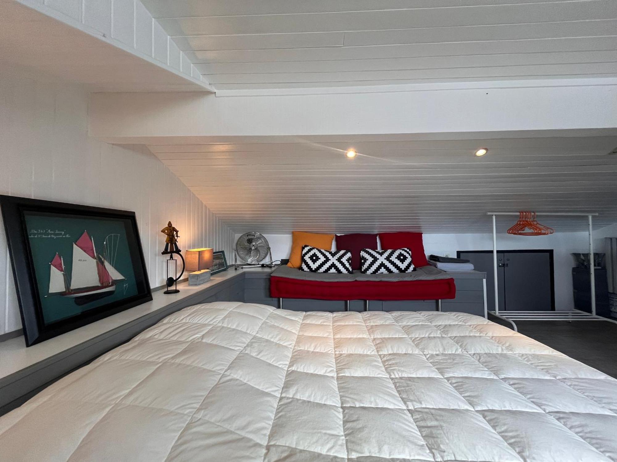 Coeur De : Lumineux Avec Balcon, Proche Et Commerces - Fr-1-239-1079 *